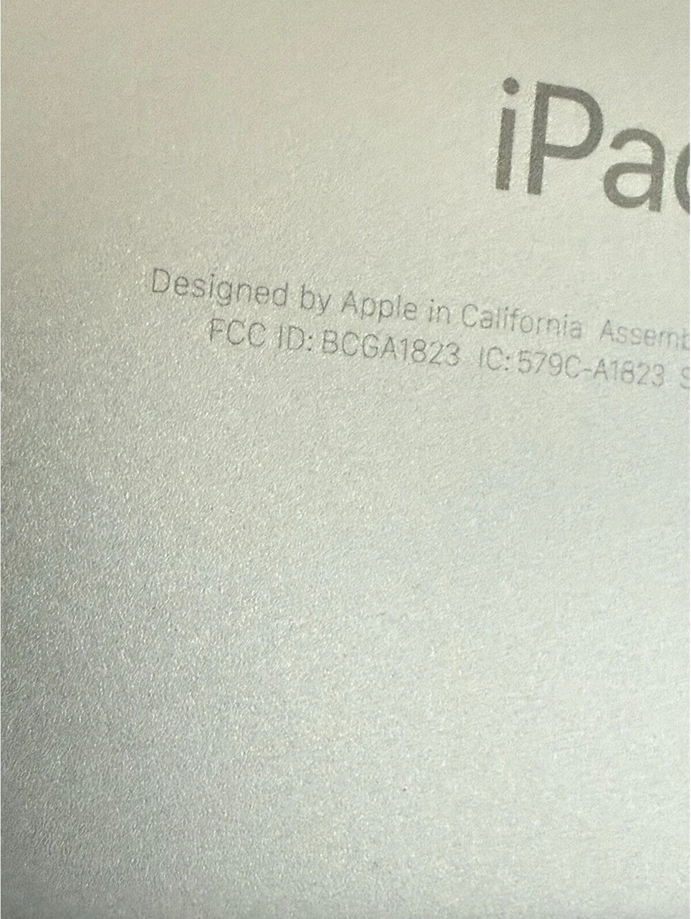 Apple iPad (5th Gen) A1823 32GB Wi-Fi + Cellular Tablet  Space Gray Good Cond